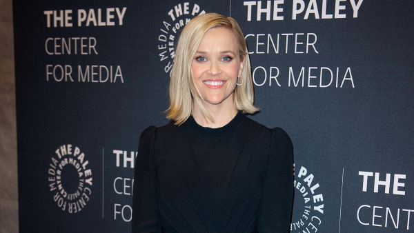 reese-witherspoon-sneakers