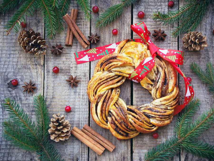 Cinnamon Roll Wreath A List Holiday Brunch Tips How to Pull Off the Perfect Star Worthy Meal