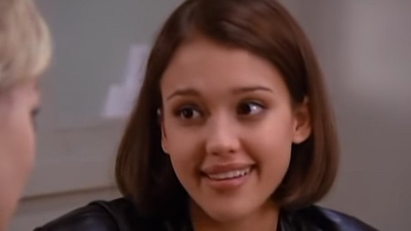 90210 Director Responds to Jessica Alba's Claim She Couldn't Make Eye Contact With the Cast