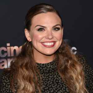 'Bachelorette' Alum Hannah Brown Poses Naked on Vacation in Sexy Pool Pic