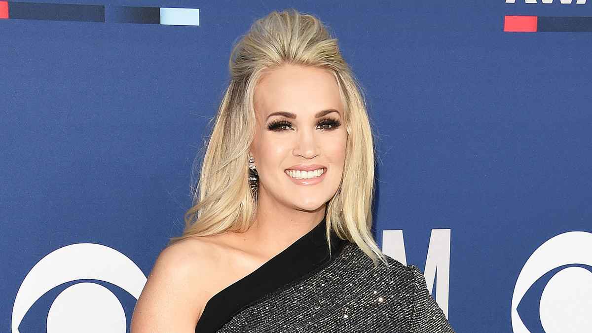 Carrie Underwood Shows Off New Puppy Amid Marriage Woes