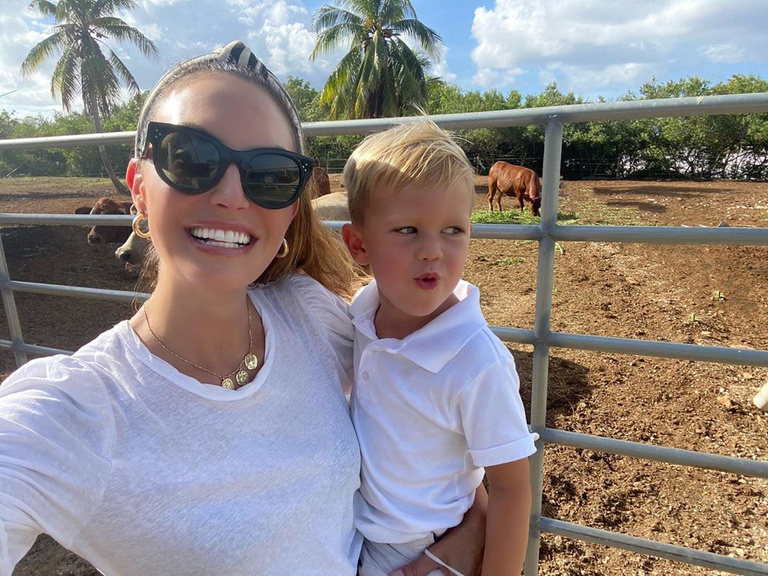 Elizabeth Chambers and Armie Hammer’s Son Get 10 Stitches on His Face After Falling Out of Bed p