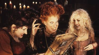 Hocus Pocus Cast Where Are They Now Kathy Najimy Bette Midler Sarah Jessica Parker