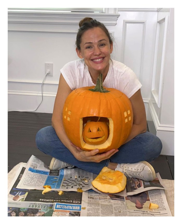 Jennifer Garner Denies Pregnancy Speculation After Carving Pumpkin Instagram