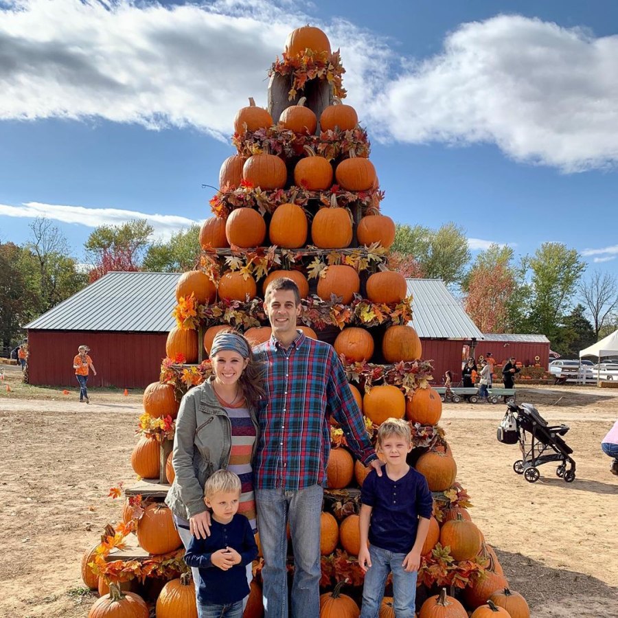 Jill Duggar with sons pumpkin patch
