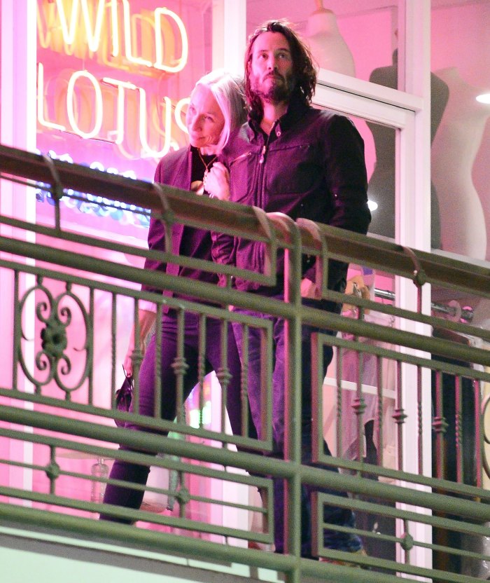 Keanu Reeves recibe un beso de su novia Alexandra Grant y lo deja en Matrix 4 Set Berlin