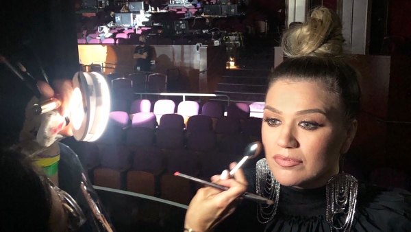Get All the Details on Kelly Clarkson's Billboard Music Awards Makeup