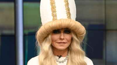 Kelly Ripa, Ryan Seacrest Embrace 2020 in ‘Live’ Halloween Costumes