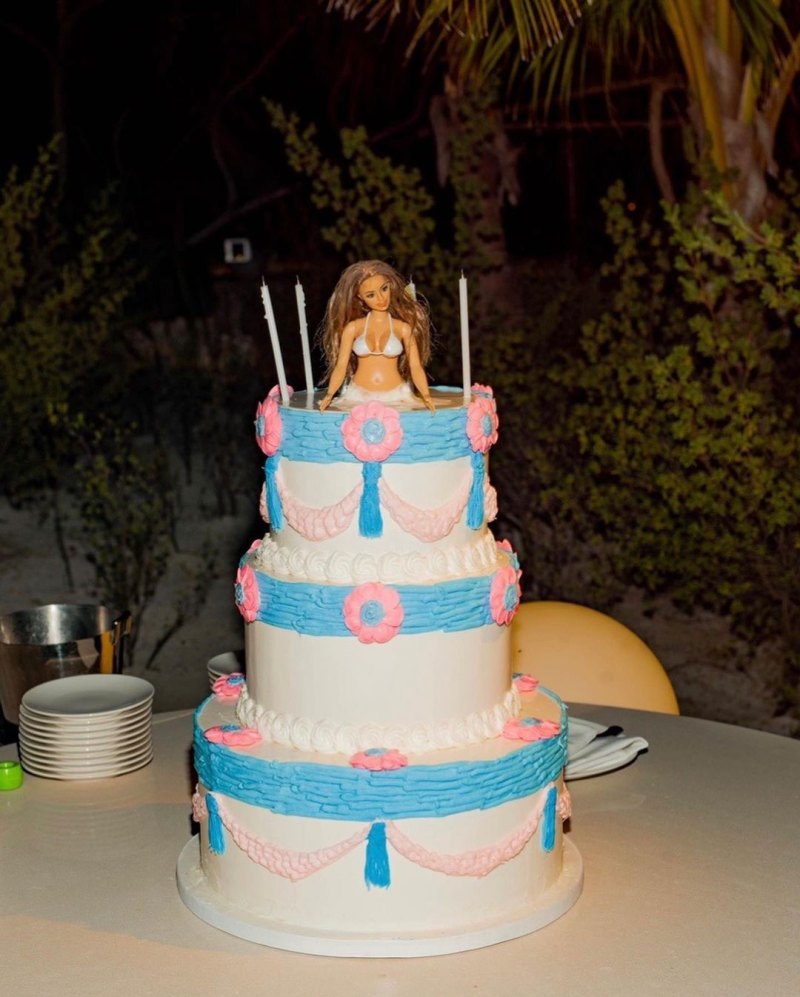 Kim Kardashian 40th Birthday Party Private Island Birthday Cake