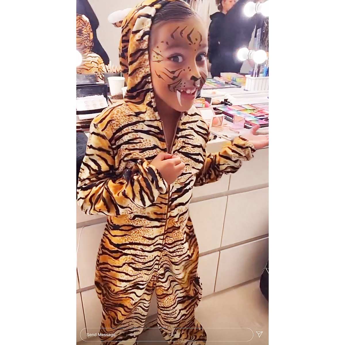 Skynd dig resultat torsdag Kim Kardashian Rocks 'Tiger King' Halloween Looks With 4 Kids: Pics