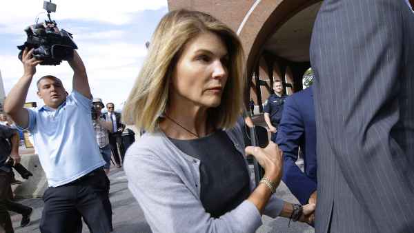 Lori Loughlin Is Expecting to Be Released from Prison Before 2021