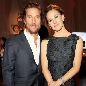 Matthew McConaughey and Jennifer Garner attend The Fifth Annual Baby2Baby Gala Matthew McConaughey Helped Jennifer Garner Find Time to Pump on Dallas Buyers Club Set