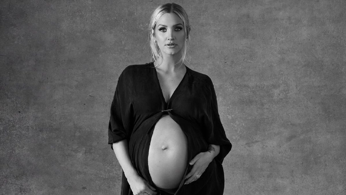 Ashlee Simpson Cum - Pregnant Ashlee Simpson Shows Baby Bump in Maternity Shoot: Pics