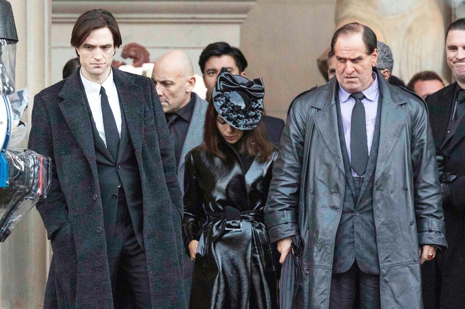 Robert Pattinson Zoe Kravitz and Unrecognizable Colin Farrell on Batman Set