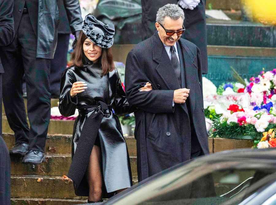Robert Pattinson Zoe Kravitz and Unrecognizable Colin Farrell on Batman Set
