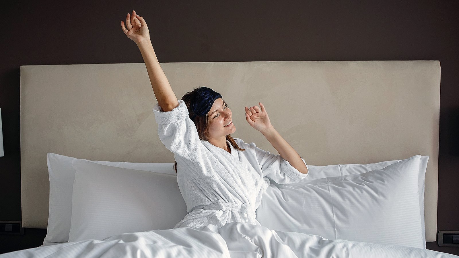 woman-bed-pillowcase