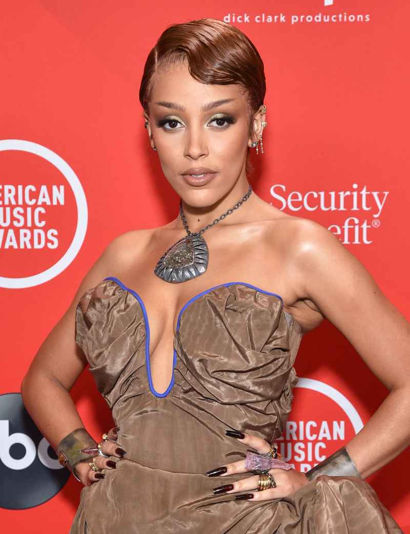 Best Beauty Looks at the 2020 AMAs and How the Stars Got It