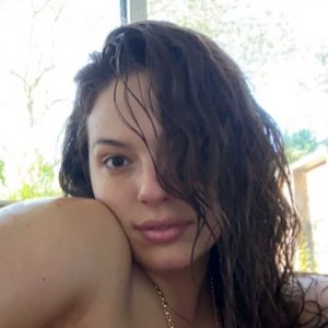 Ashley Graham Shows Off Her Armpit Hair in Stunning Nude Pic
