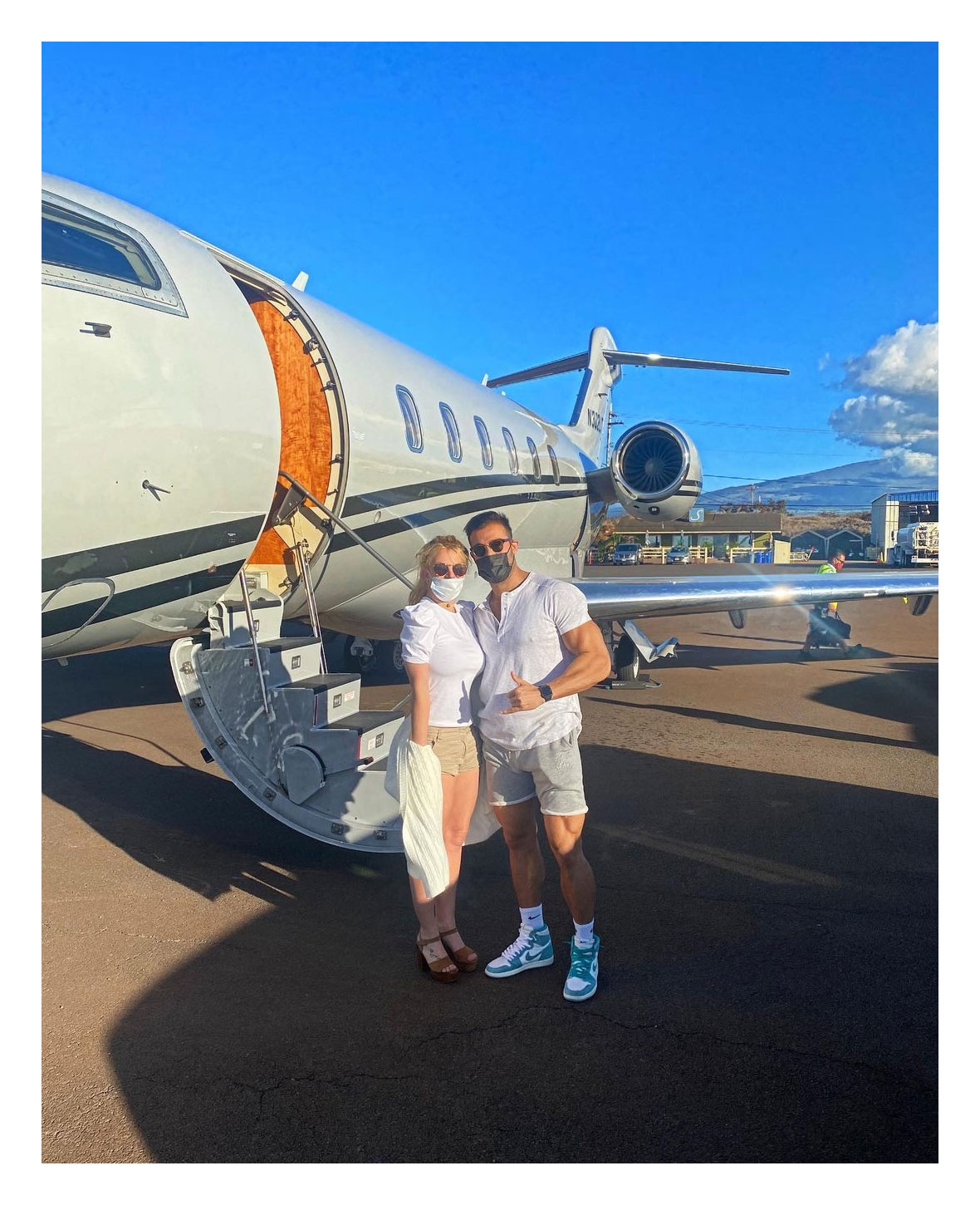 Britney Spears Jets to Hawaii for Early Birthday Trip With Boyfriend Sam Asghari