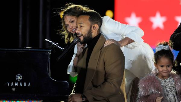 Chrissy Teigen Makes 1st Public Appearance Since Losing Son Jack as She Supports John Legend at Joe Biden Rally Luna