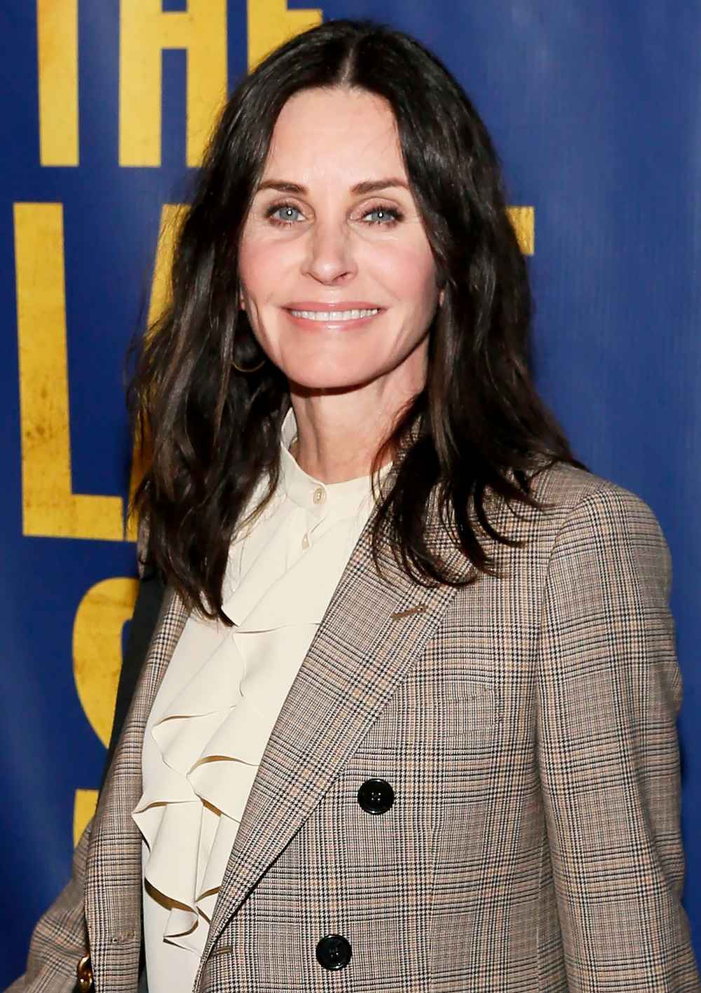 Courteney Cox Recreates &lsquo;Friends&rsquo; Thanksgiving Dance With Turkey on Head