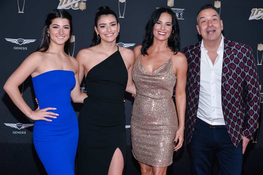 D’Amelio Family Chef Defends Charli and Dixie as TikTokers Weigh in on Controversy