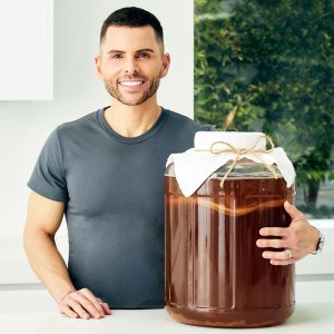 GT Living Foods Founder GT Dave Gives Behind-the-Scenes Look at 1 of Our Favorite Kombucha Brands