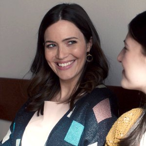 How Pregnant Mandy Moore Is Hiding Her Baby Bump on This Is Us