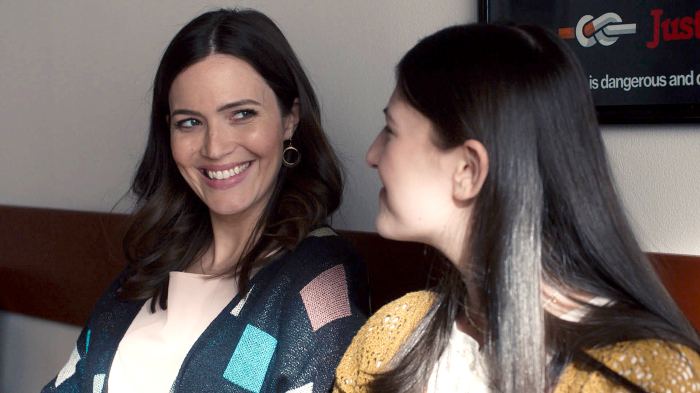 How Pregnant Mandy Moore Is Hiding Her Baby Bump on This Is Us