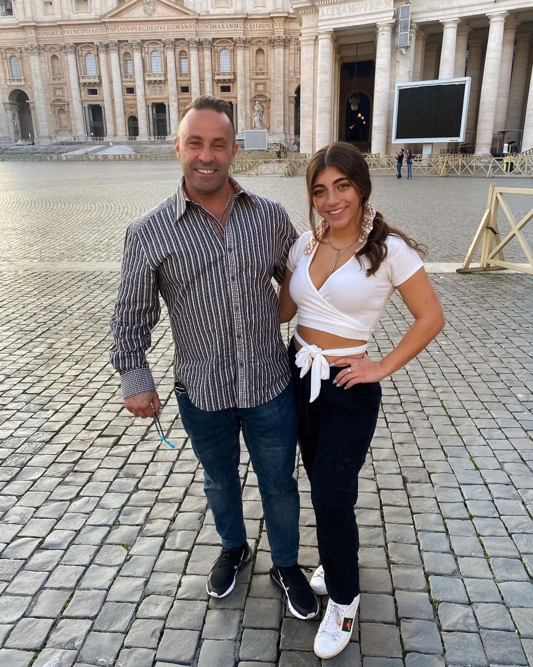 Joe Giudice Reunites With His Daughters for 1st Time in Nearly 1 Year