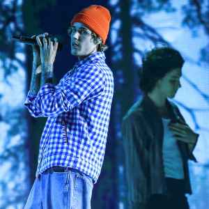 Justin Bieber Takes the American Music Awards 2020 Stage With Shawn Mendes