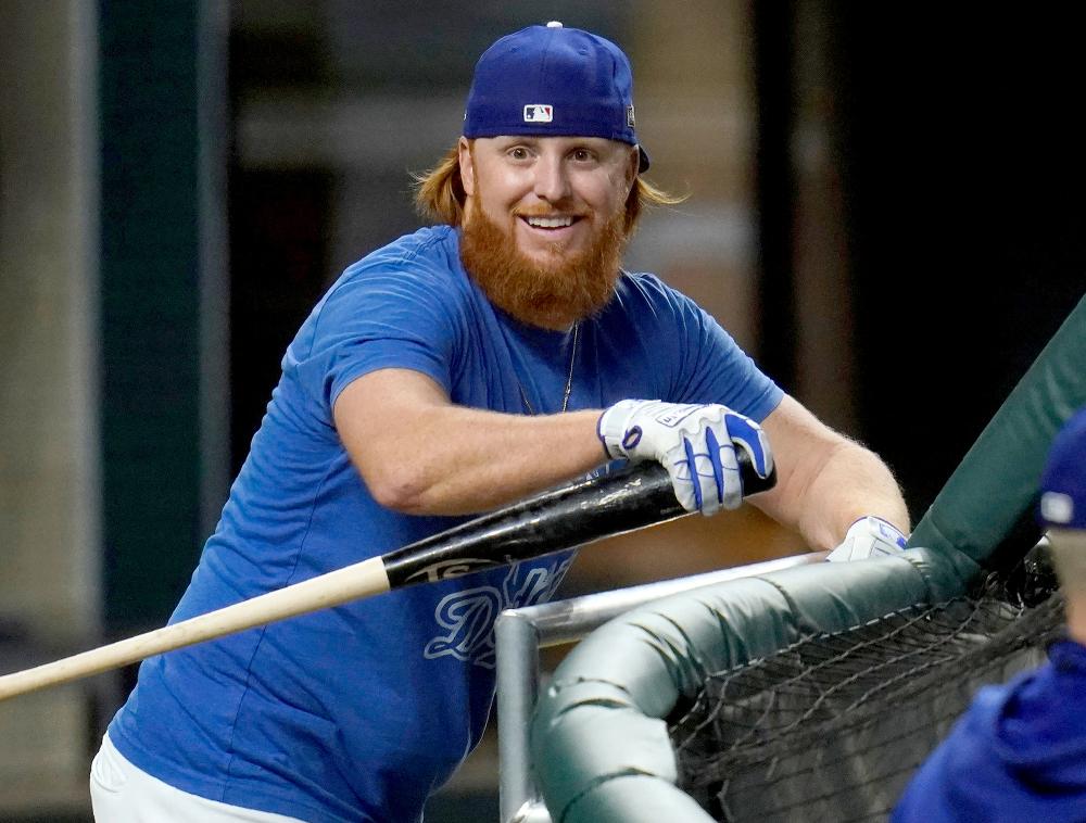 Justin Turner Apologizes for Celebrating With Coronavirus After World Series Win