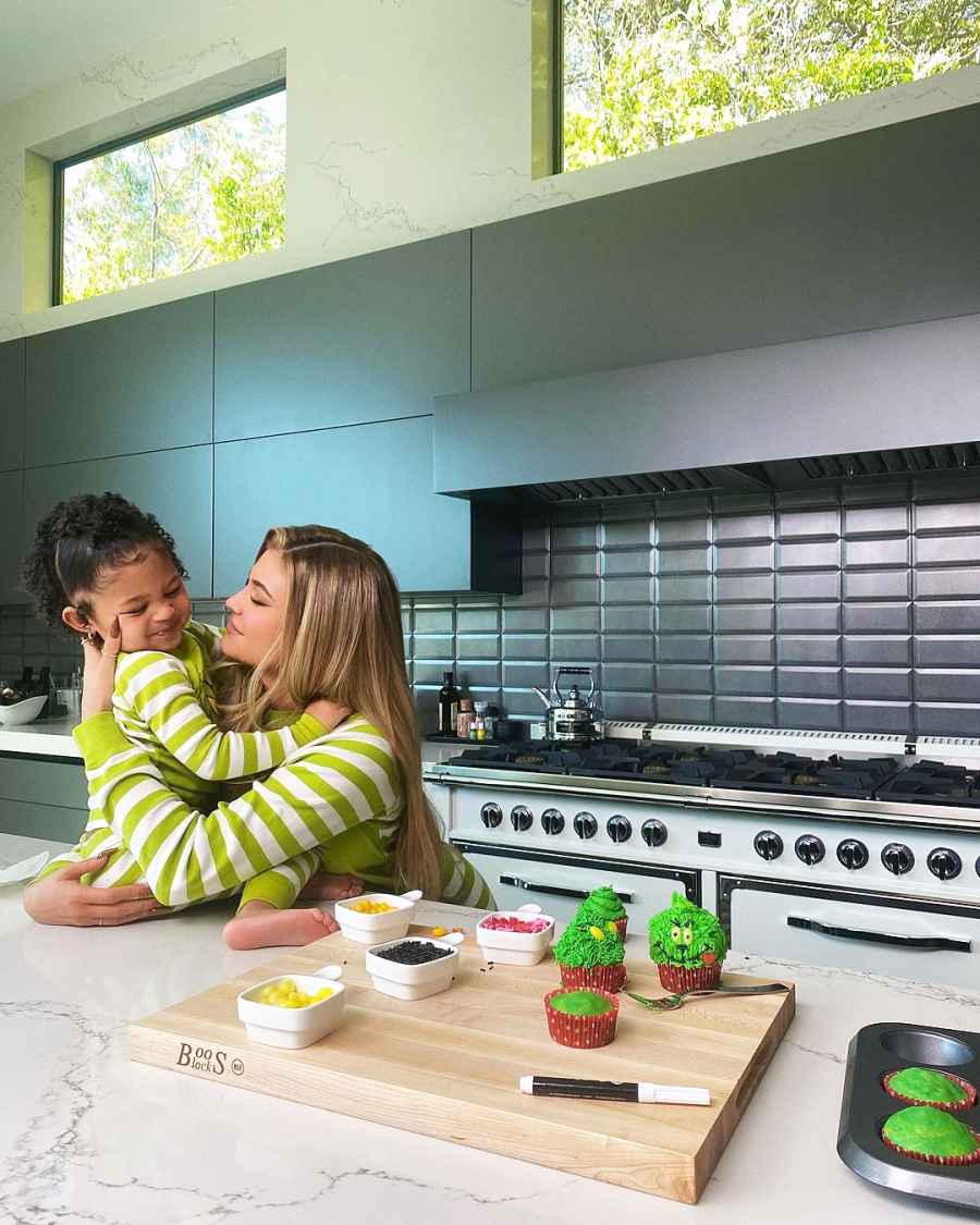 Kylie Jenner Daughter Stormi Is All Smiles Meeting the Grinch