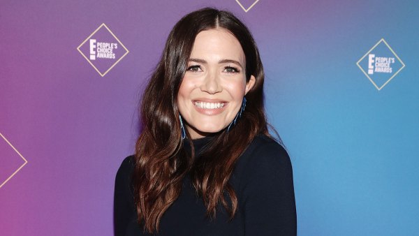 Mandy Moore Baby Bump E! People's Choice Awards 2020