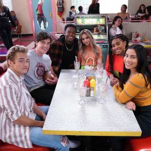 New Saved By the Bell Cast Reveals Advice They Got From Original Stars Mitchell Hoog Belmont Cameli Dexter Darden Josie Totah Aisha Alycia Pascual-Pena Haskiri Velazquez