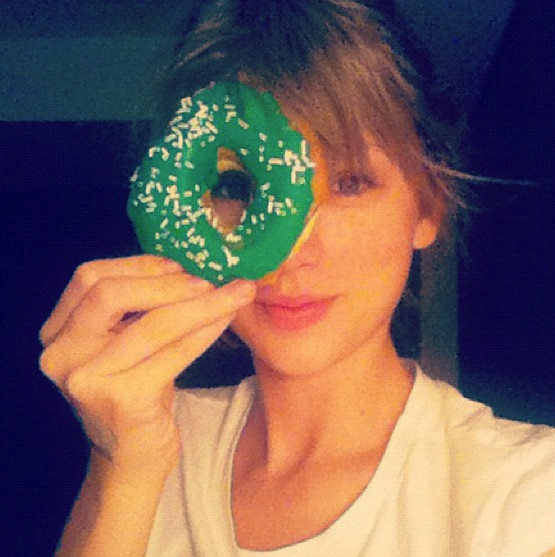 Taylor Swift baking sweet tooth