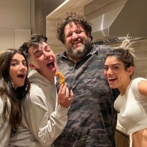TikTok Stars Charli and Dixie D’Amelio and James Charles Reunite With Personal Chef After Controversy