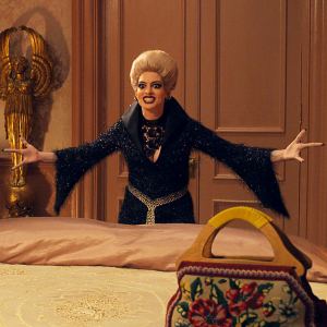 Warner Bros Apologizes After Anne Hathaway The Witches Character Backlash