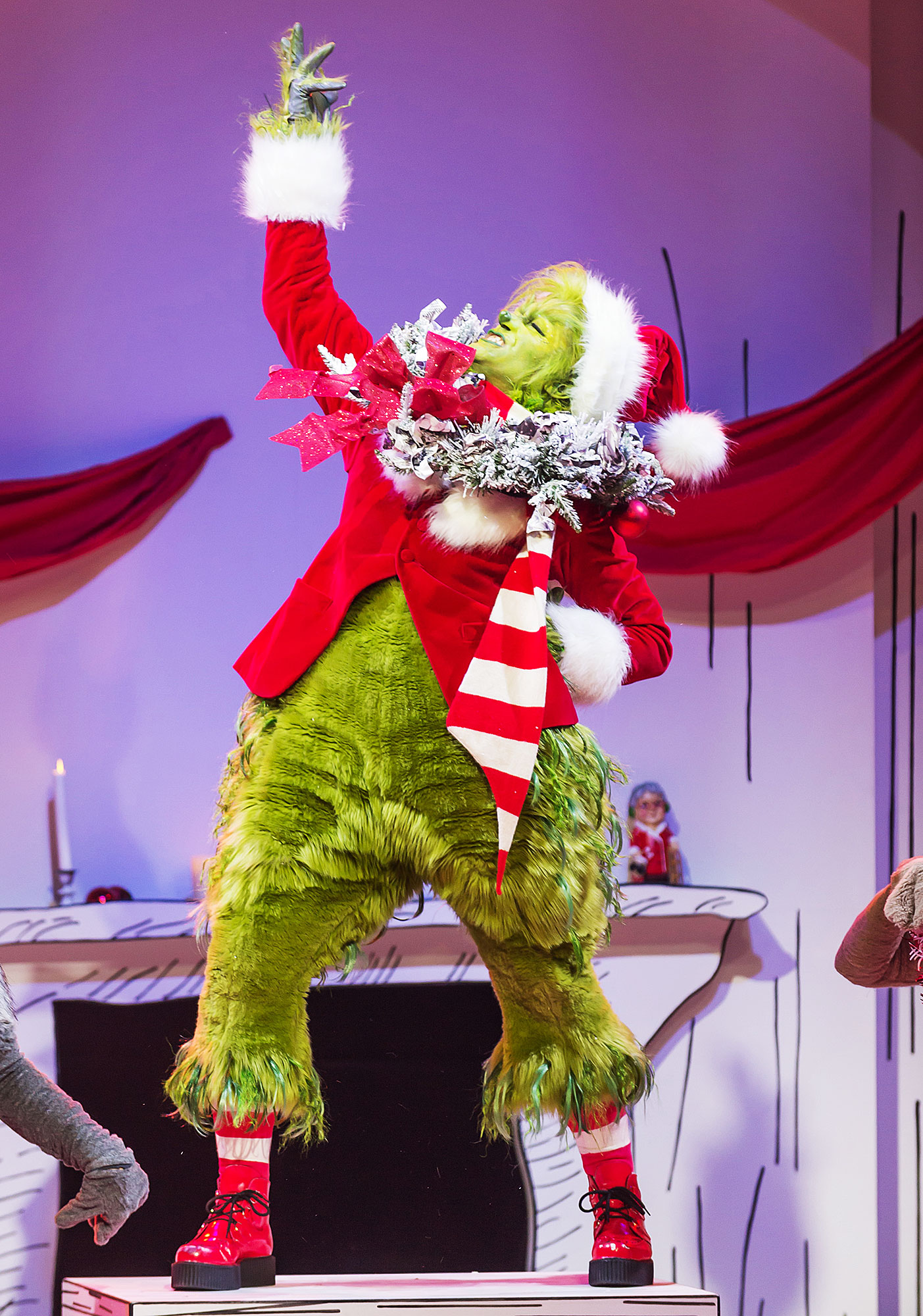 Dr Seuss The Grinch Musical Matthew Morrison Eerily Transforms into the Grinch Fan Reactions