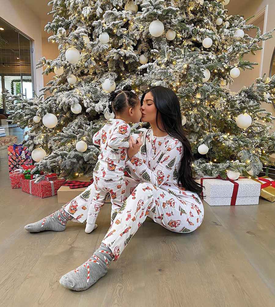The Best Kardashian-Jenner Best Holiday Looks Of All Time