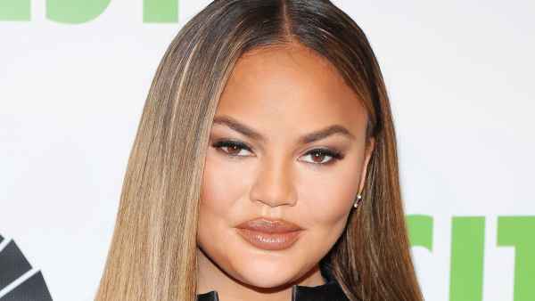 Chrissy Teigen Showers for the 1st Time Since Pregnancy Loss: 'I Feel Really Good'