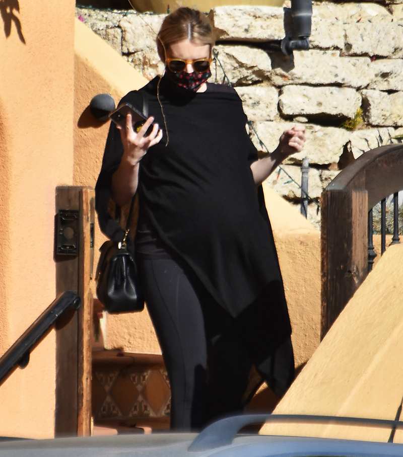 Emma Roberts baby bump