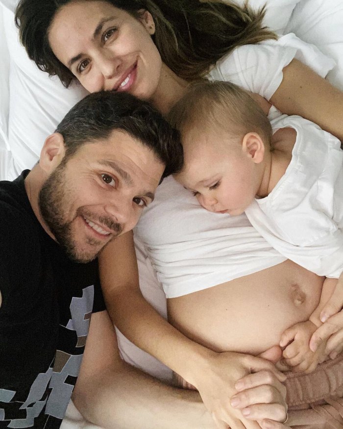 El séquito Jerry Ferra espera un segundo bebé con su esposa embarazada Breanne Racano
