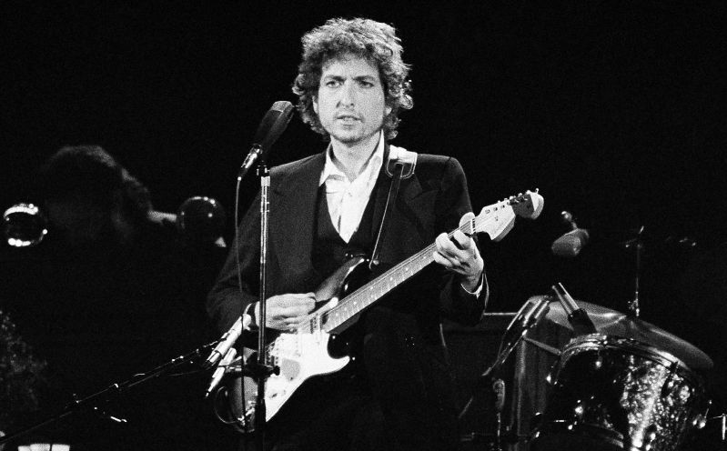 Iconic Singer Songerwriter Bob Dylan Dead