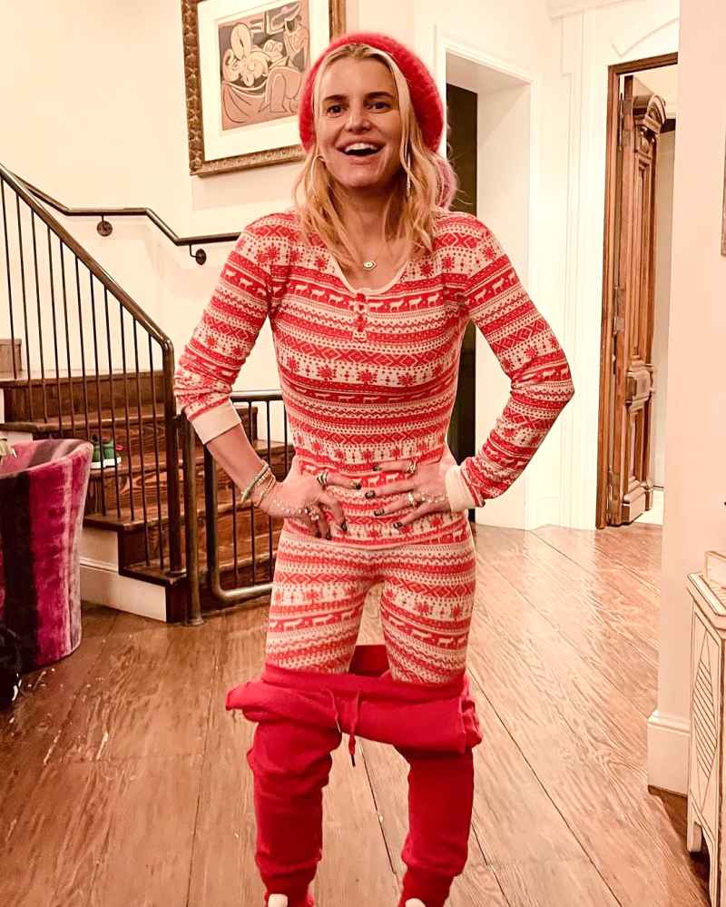 Jessica Simpson Shows Off 100-Lb Weight Loss in Christmas Onesie