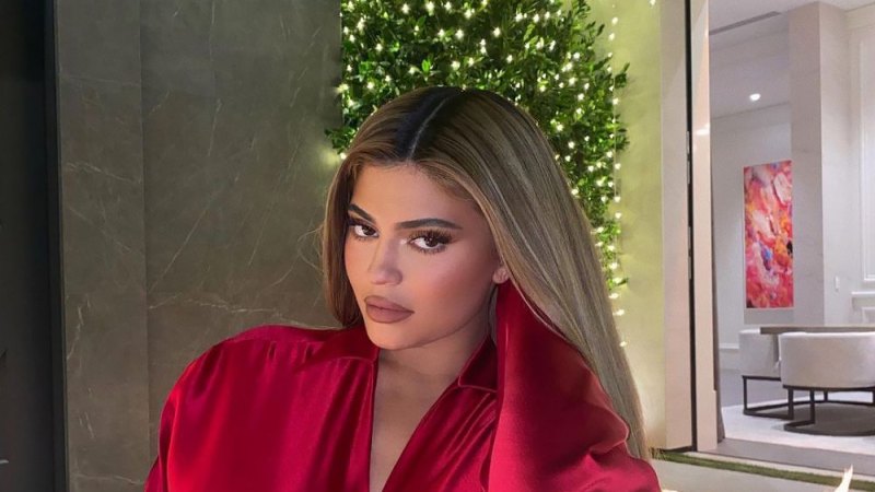 kylie jenner red christmas dress Kylie Jenner's red sequin dress and crystal embellished shoes