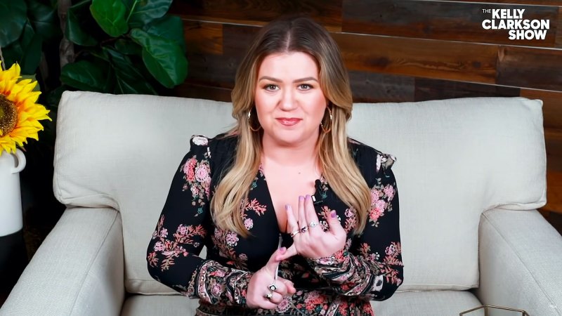 Kelly Clarkson Finds Coloring With Her Kids Therapeutic Amid Divorce