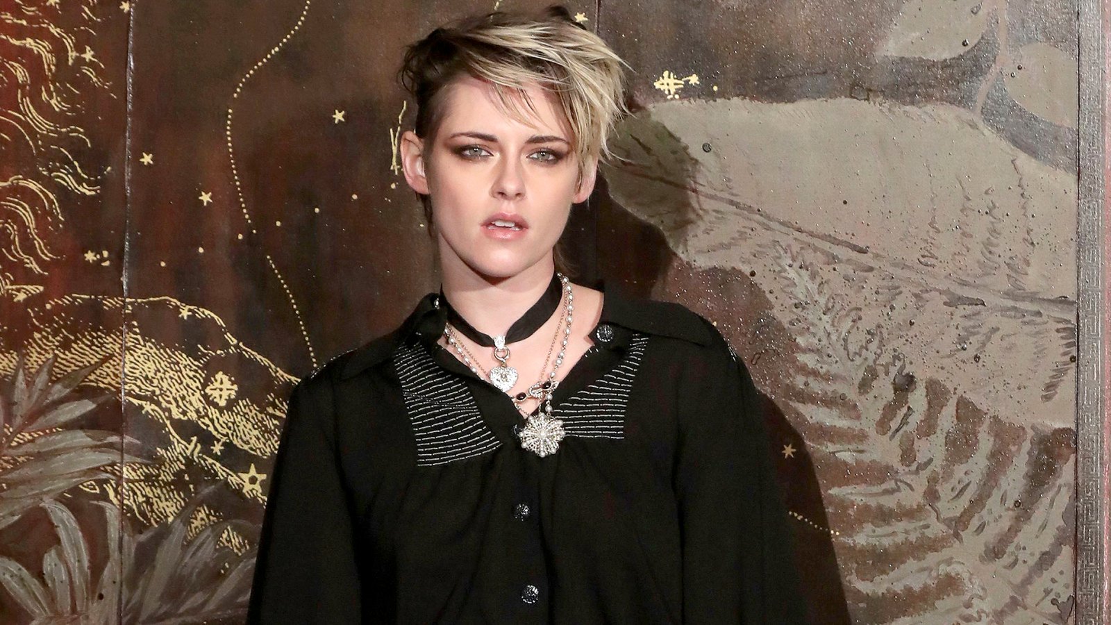 Kristen Stewart Was the Only Guest at Chanel Metiers D'Art 2021 Show
