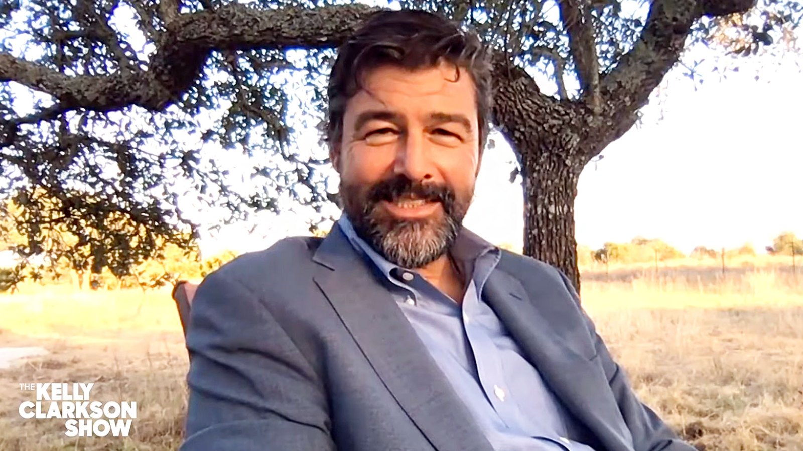 Kyle Chandler Visits The Kelly Clarkson Show Kyle Chandlers 2 Daughters Are Sick of Him Quoting Friday Night Lights