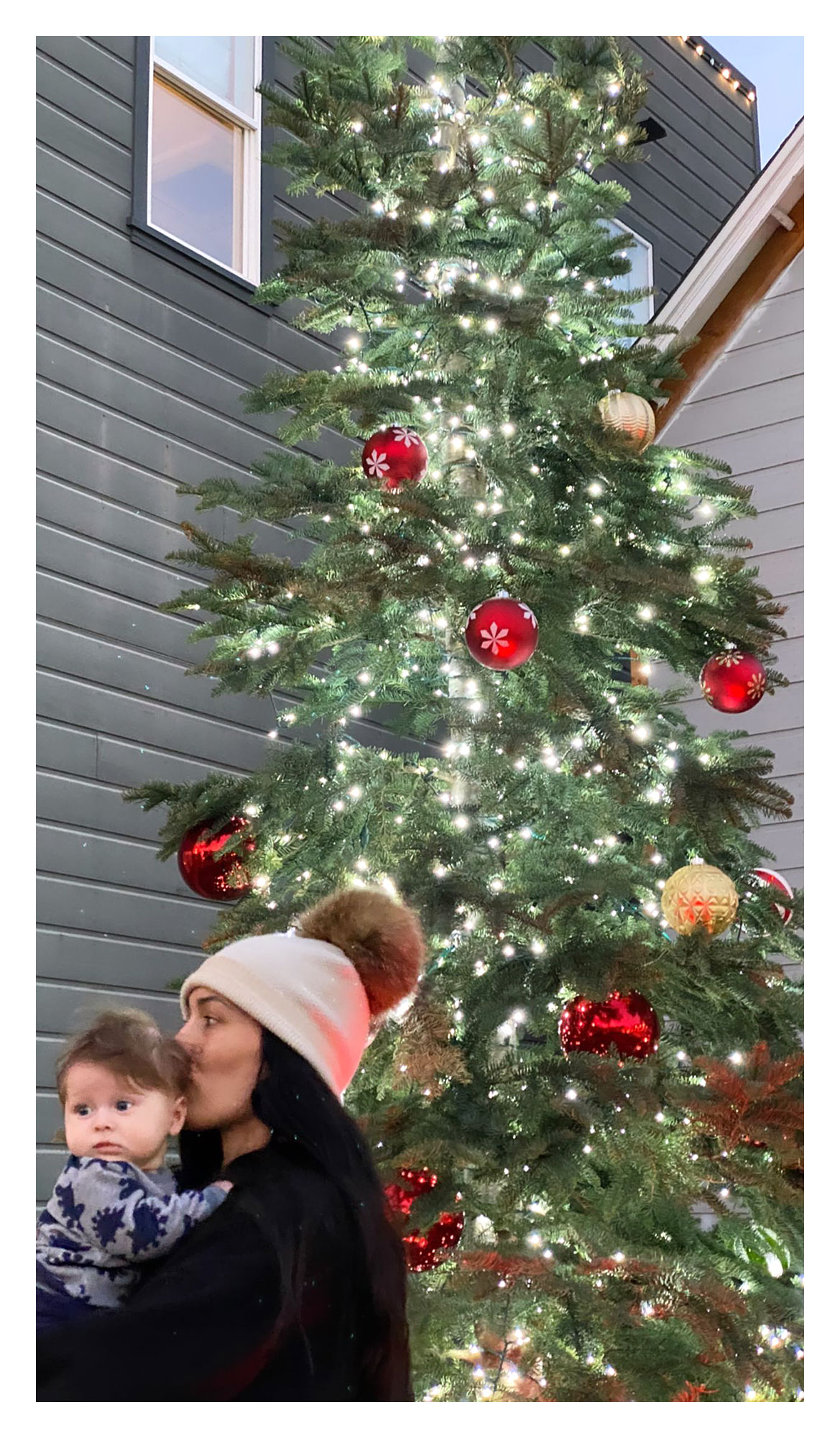 Nikki Bella Matteo Christmas Tree Kiss Head